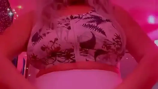 Красивая и мокрая задница на йоге