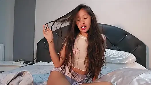 Adik tiri hot pacarmu