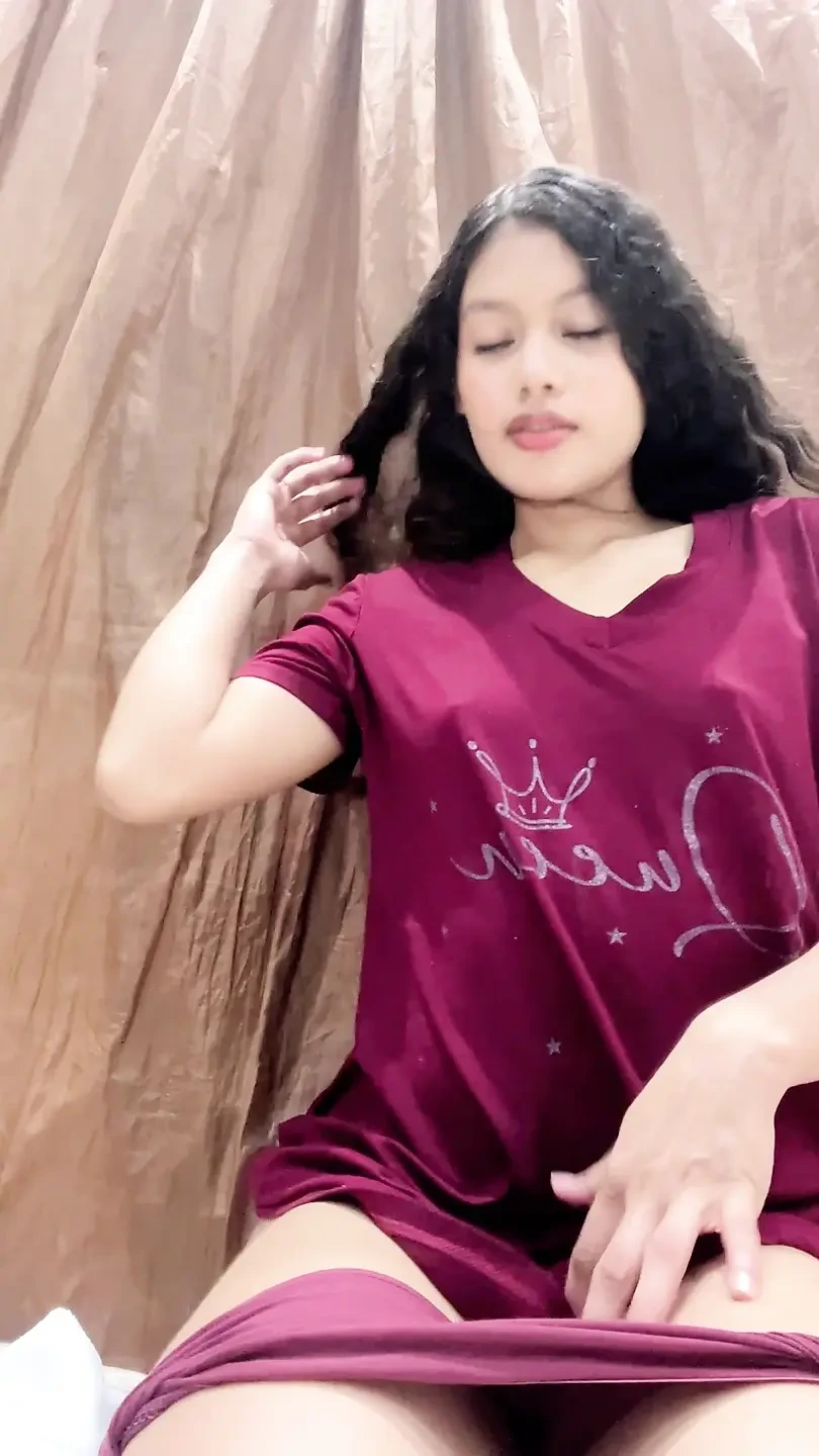 Teen With a Big Round Ass Horny Gets Her Beautiful Pussy Fucked by an Innocent Girl