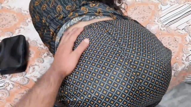 ( Indian Randi ki chudai )He Gave Her Money and Fucked Her - Desi Indian girl and stranger