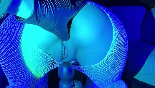 Pantat bahenol cewek ini dientot habis-habisan pakai dildo ukuran raksasa dan kontol besar