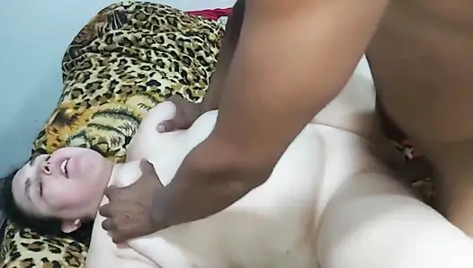 Cewek sange ini dientot habis-habisan sama kontol raksasa pria kulit hitam sampai dicrot sperma hangatnya