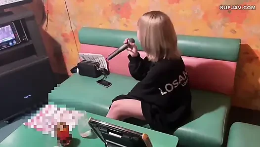 Gal karaoke ngentot sama cewek kurus