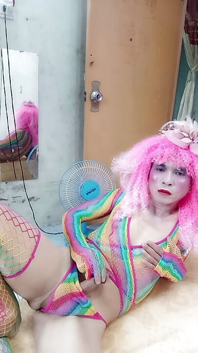 Transjendar le seksi kapre pahanakar aartiphishiyal kain se seks ka khel khelti hai.