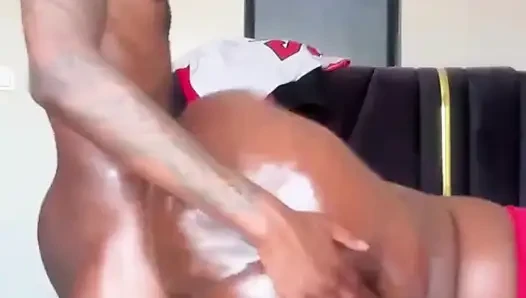Büyük zenci yarağı kuryesi için göt alkışları