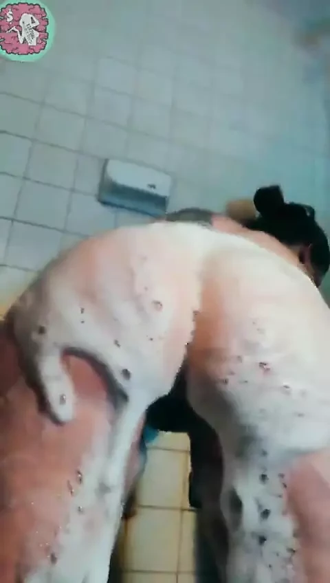Yoursexyrabbit的大屁股淋浴挑逗