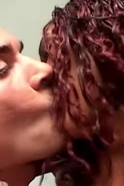 Seks bertiga antara kaum untuk dua si jalang hitam miang yang tidak pernah mengatakan tidak kepada batang putih