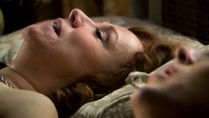 Melanie Hill - meadowlands s01e04 mulher madura e jovem
