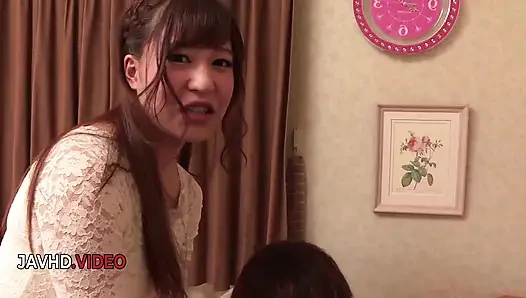 Ateşli Asyalı bebek Mai Ogino ciddi oral seks becerileriyle afallıyor