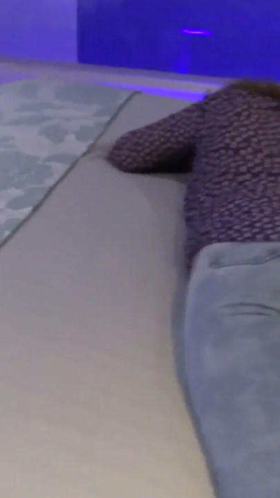 Videonun tamamı, güzel karım beni en iyi arkadaşının kocasıyla bir motelde aldatıyor | Klip 2