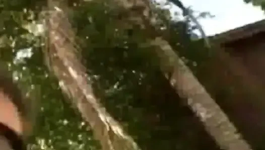 Brandon'ın havuz başı solo seansı