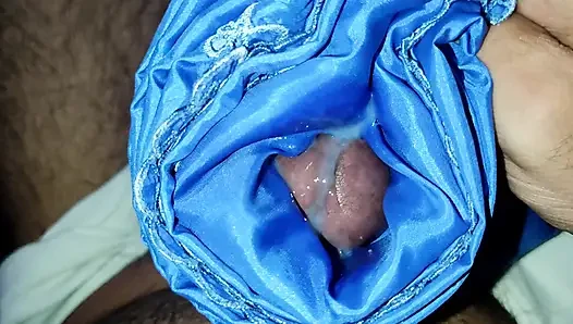 Saten ipek elle muamele porno - sikiş ve şalvar üzerinde ovma (152)
