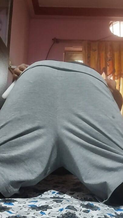 White big butt bottom takes 9 inch BBC ,