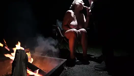 Beni insanların içinde olgunlaşıyorken izliyorum sonra yarak emiyor