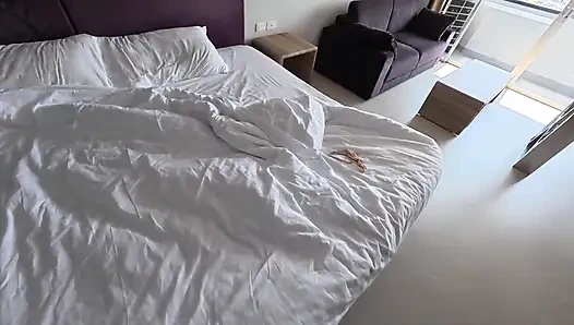 Asyalı turist, otel çalışanını baştan çıkardı ve onun poposunu kullanmasını istedi