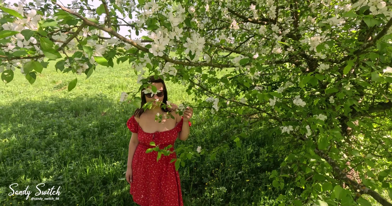 POV outdoor blowjob and close-up facial