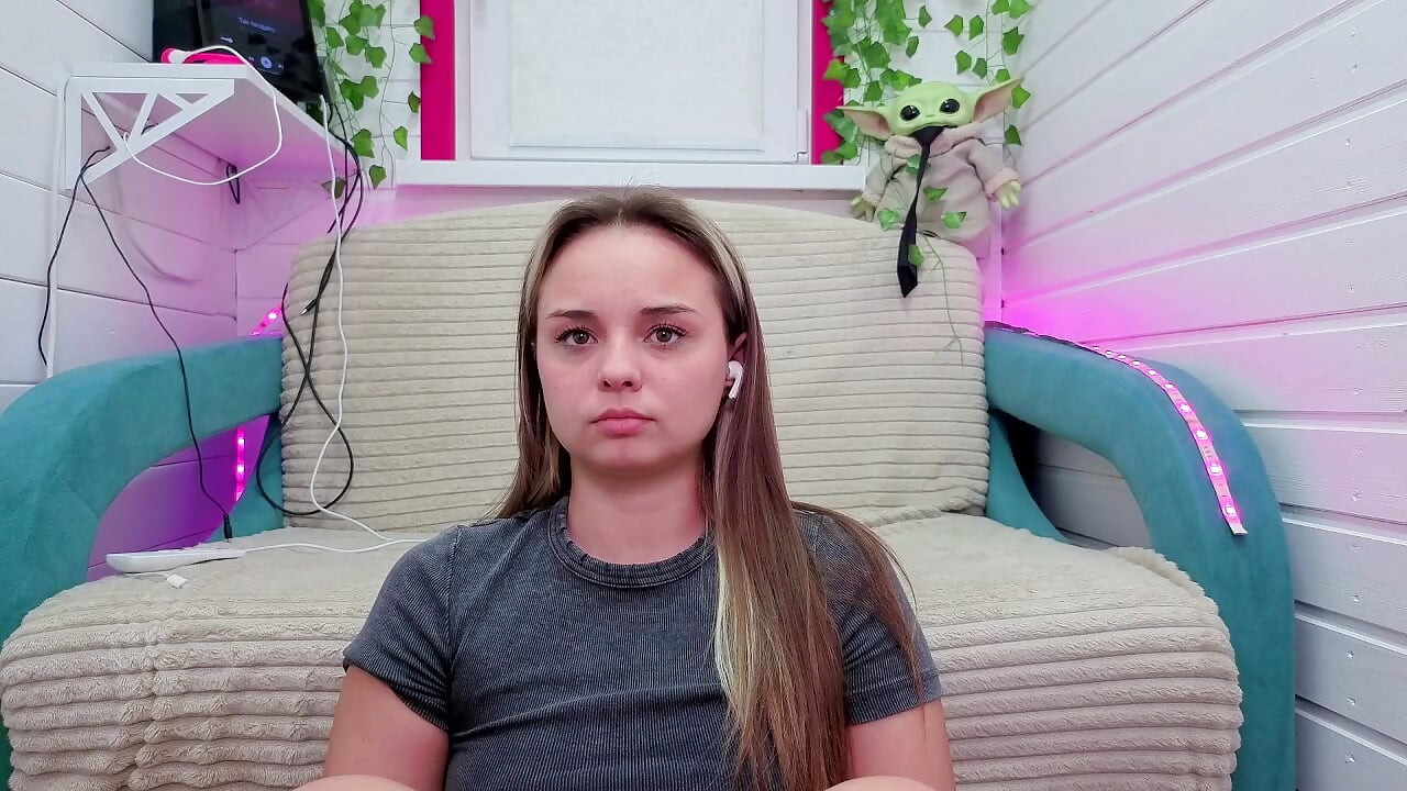 MisssVikki独自在家。AllMyinks MisssVikki