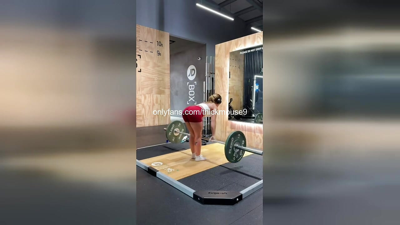 Buff tiener deadlift ongeluk: romig spuiten tiktok live