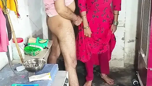 Трах киски задницей, член, сосание киски, сосание груди, сосание молока из груди и сидение на члене раком и лежа прямо на хинди аудио