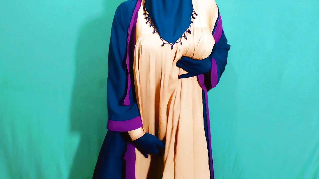 Hermosa mujer musulmana india con hiyab masturbándose