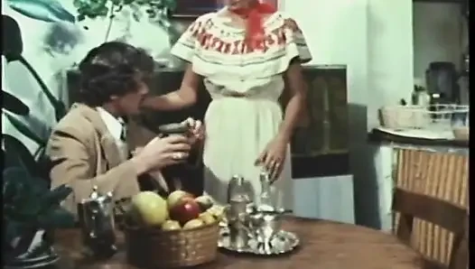 Threesome porno vintage dengan pelacur disetubuhi dan dikrim oleh dua pria