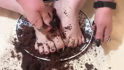 Feet Feet Feet in the Cake