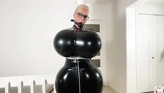 Body Inflation Dreams in Latex - I Love Reading About BDSM, It Turns Me on so Much!