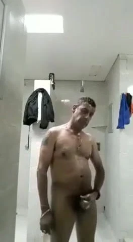 Maduro guardia hetero mostrando