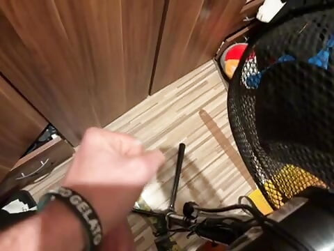 今日はすごく激しくオナニーしてる