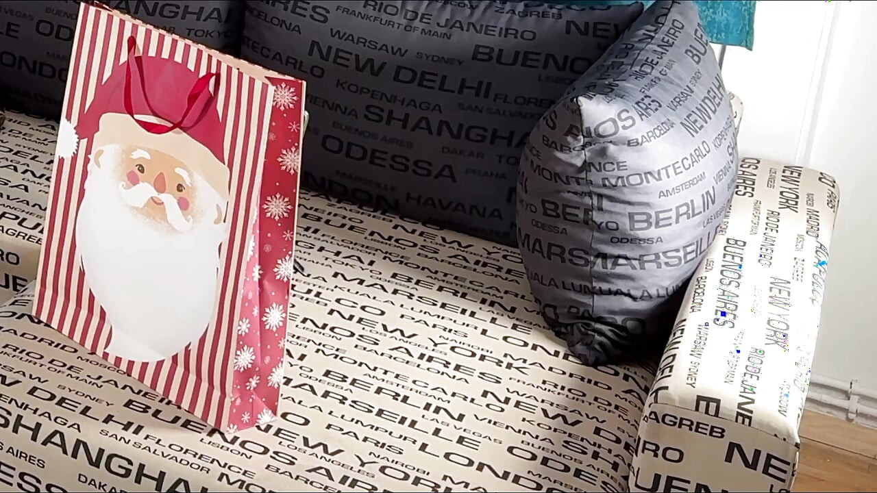 İki kız bir adam noel partisi ve bir sürü boşalma öncesi ve sonsuz yarakla mastürbasyon meydan okuması için azdırıyor