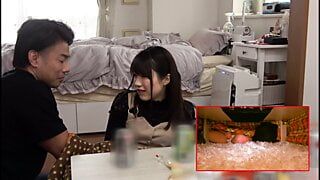 Secretamente jogando truques no kotatsu. o amigo do namorado me trai para um sexo seriamente cru!