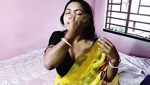 Pantat disegel memek" Suami komal sangat seksi mengenakan atasan jeans pembersih.