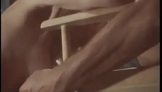 Великолепные шлюхи снимают это и сосут случайные члены в оргии