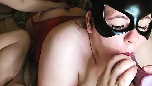 Немецкая BBW Xmaskedmomwifex Трахается Дилдо, И Её Брызгают В Лицо