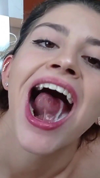 MächtigER MOMENT aus "SHANAXNOW BLOWJOB DIRTY TALK SPERMA IM MUND SCHLUCKEN"