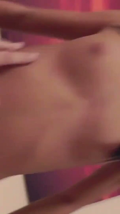 Awek seksi curang teman lelaki dan kongkek untuk creampie | Klip 1