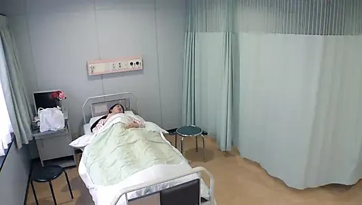 Bunu yapmak üvey babam için yanlış, biliyorum, hala baştan çıkarıyorum