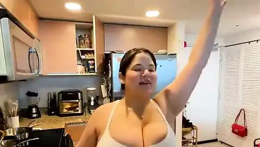 Live streaming bareng dani valentina