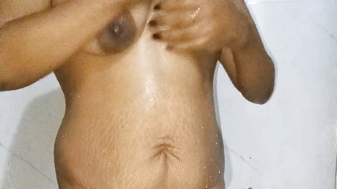 Indian hot aunty bathroom leak video