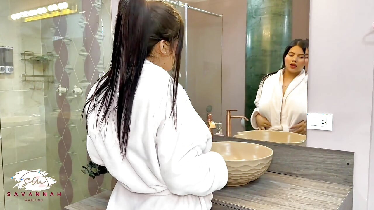 A Pregnant Housewife Has Sex with Her Stepson in the Bathtub