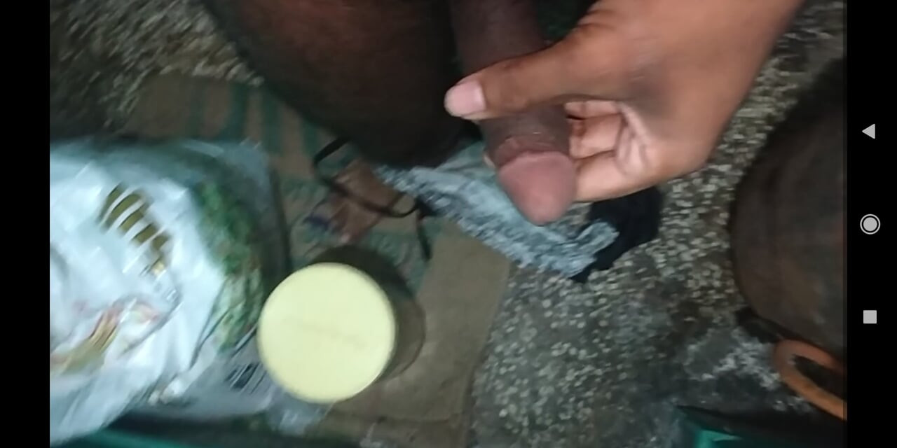 Terkejut dengan pancutan mani yang berat. Berpuas hati diri.