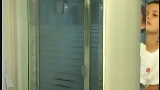 Deneyimli hatun her yerde parmaklıyor ve fışkırtıyor