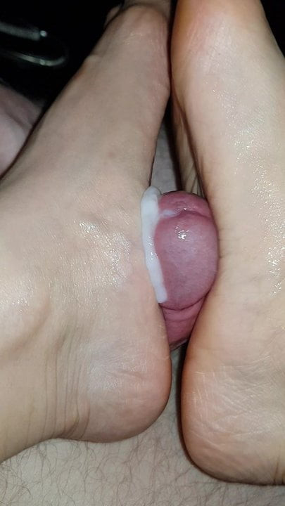 Footjob dívka