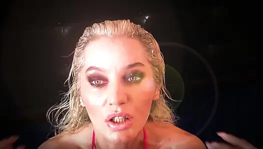 Женское доминирование с Gooner в бикини