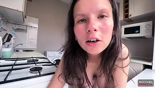 Üvey anne üvey oğluna boyun eğer ve o da onu kullanır