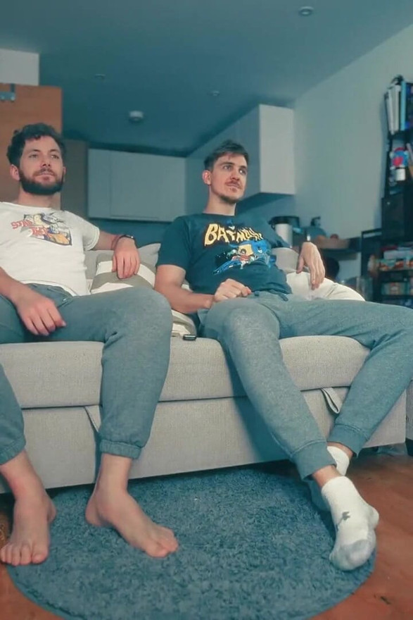 Got Hard assistindo TV com meu irmão