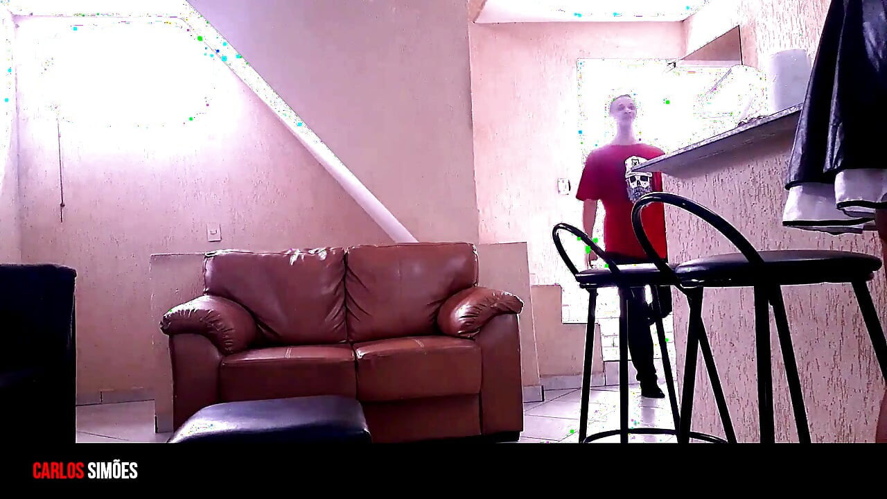 O femeie de curățenie obraznică a făcut sex anal cu penisul mare al proprietarului casei