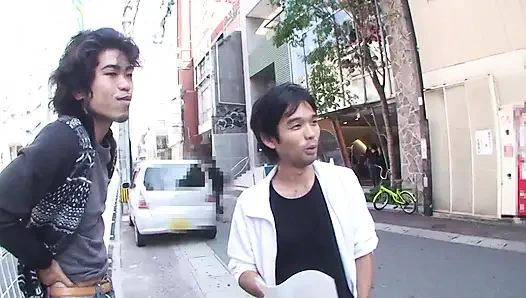 Gadis hot lagi asik masturbasi pakai dildo dan vibrator sebelum ngentot kontol