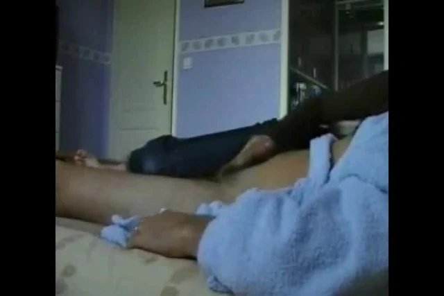 La petite coquine qui baise en cachette