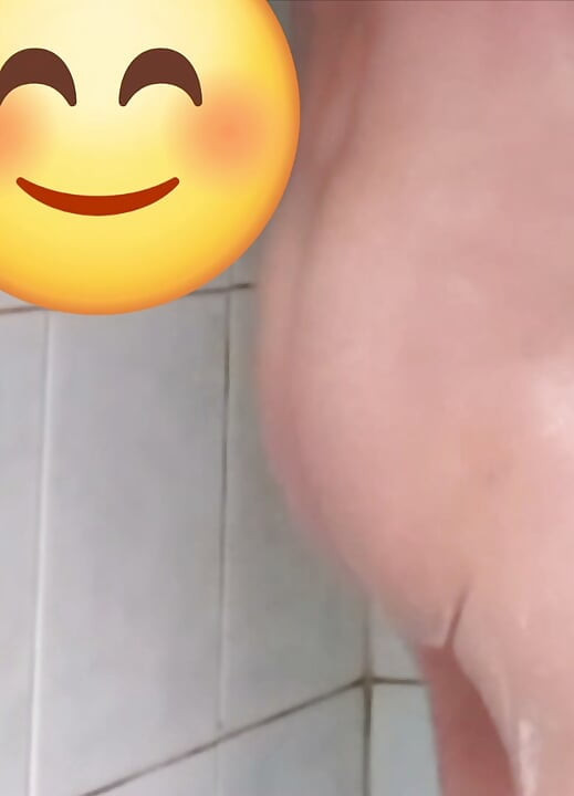 সাবান মেখে শাওয়ারে মালিশ করা